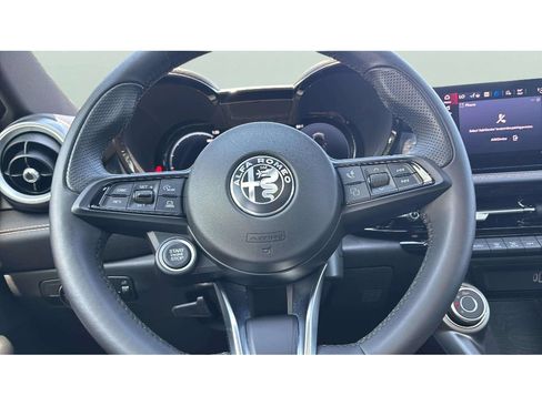 Used 2025 Alfa Romeo Tonale AWD/4WD image 14