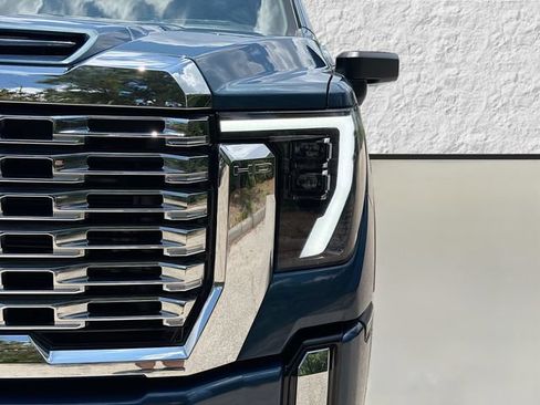 Used 2024 GMC Sierra 2500 Denali w/ Denali Reserve Package AWD/4WD image 9