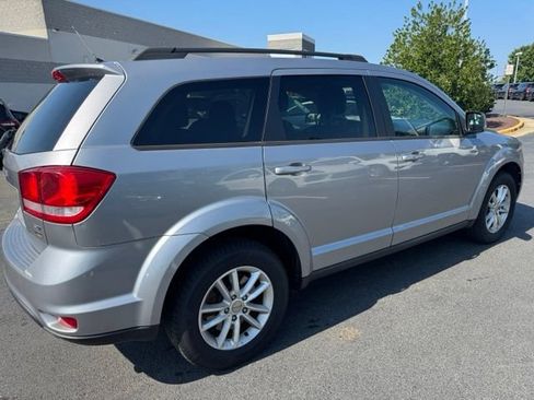 Used 2017 Dodge Journey SXT w/ Comfort/Convenience Group FWD image 21