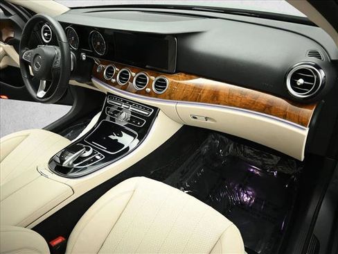Used 2017 Mercedes-Benz E 300 4MATIC image 29