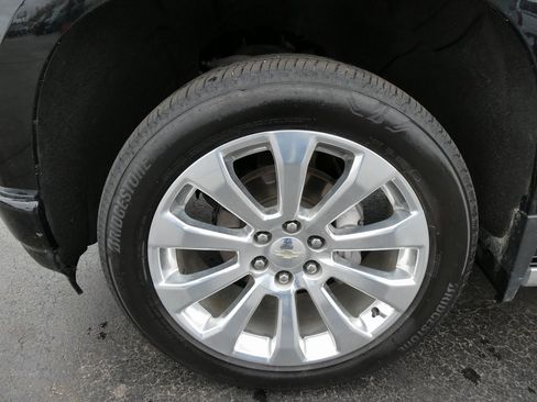 Used 2019 Chevrolet Silverado 1500 High Country w/ Technology Package image 13