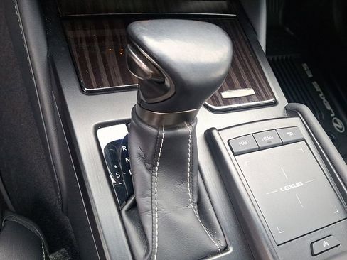 Used 2019 Lexus ES 300h w/ Luxury Package image 16