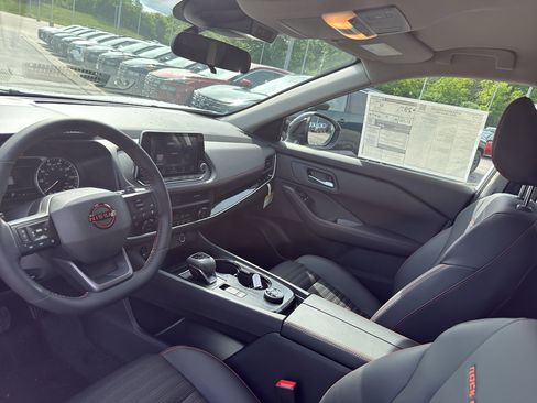 New 2026 Nissan Rogue SV AWD/4WD image 25