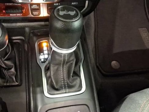 Used 2024 Jeep Wrangler Unlimited Rubicon AWD/4WD image 24