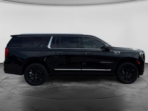 Used 2022 GMC Yukon XL Denali AWD/4WD image 11