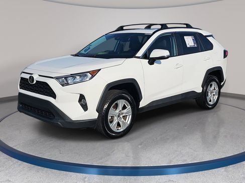 Used 2021 Toyota RAV4 XLE w/ Convenience Package FWD image 1