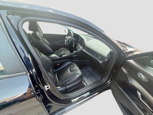 Used 2021 Hyundai Elantra SE FWD image 28