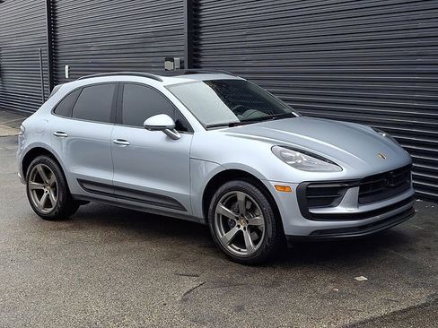 Certified 2023 Porsche Macan image 9
