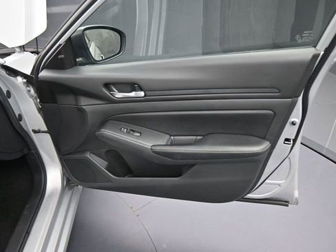 Used 2024 Nissan Altima 2.5 SV FWD image 20