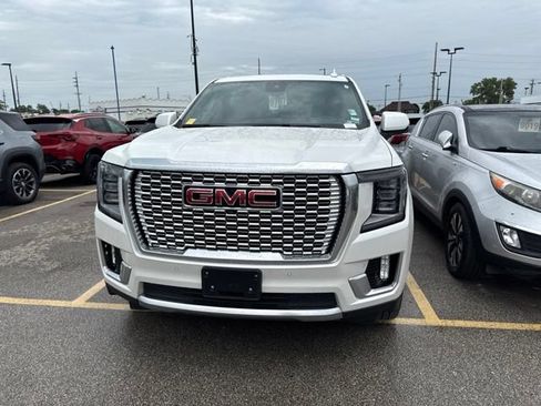 Used 2024 GMC Yukon Denali AWD/4WD image 3