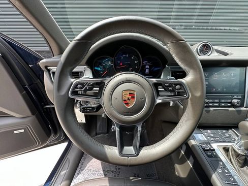 Certified 2018 Porsche Macan AWD/4WD image 22