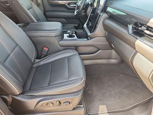 Used 2025 GMC Yukon Elevation RWD image 27