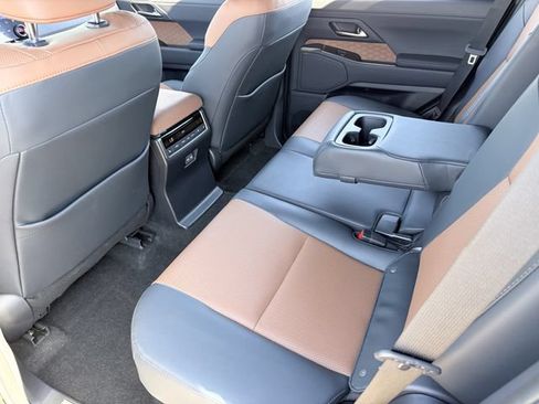 Used 2025 Lexus GX 550 w/ Cold Area Package AWD/4WD image 24