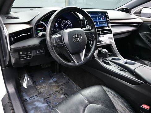 Used 2021 Toyota Avalon Limited image 13