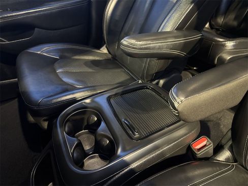 Used 2022 Chrysler Pacifica Touring-L w/ S Appearance Package image 23