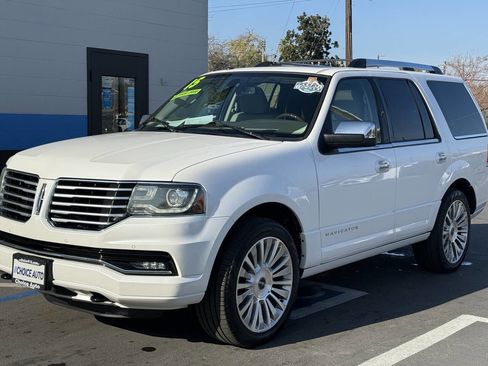 Used 2015 Lincoln Navigator 4WD image 3