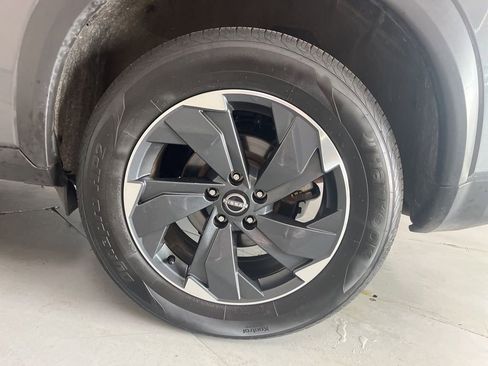 Used 2025 Nissan Rogue SV AWD/4WD image 16