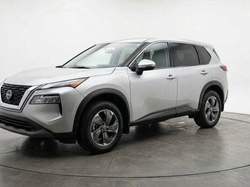 Used 2025 Nissan Rogue SV FWD image 3