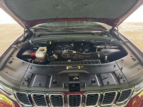 Used 2025 Jeep Grand Cherokee Limited w/ Trailer Tow Package AWD/4WD image 40