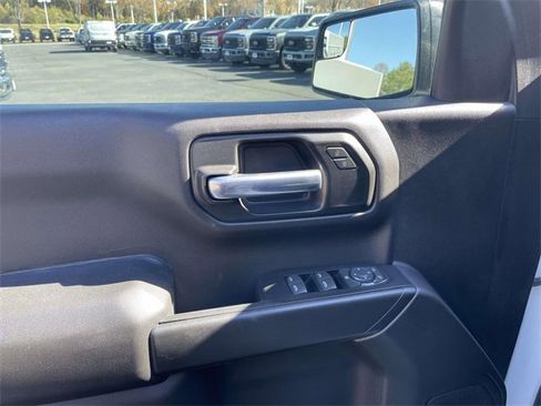 Used 2020 Chevrolet Silverado 1500 Custom w/ Custom Convenience Package image 11