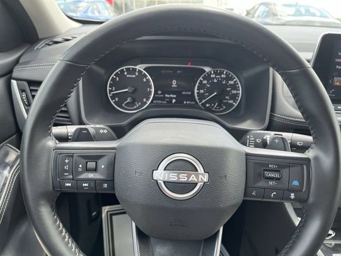 Used 2025 Nissan Rogue SV AWD/4WD image 14