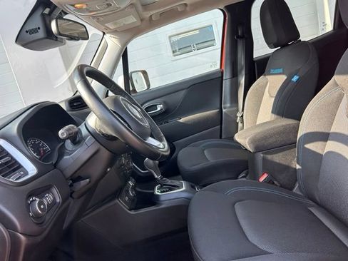 Used 2021 Jeep Renegade Latitude AWD/4WD image 8
