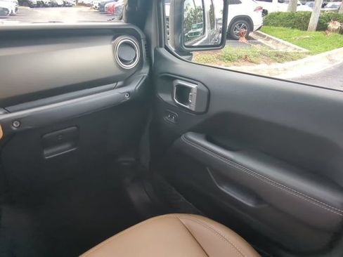 Used 2020 Jeep Gladiator Rubicon AWD/4WD image 18