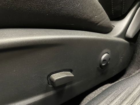 Used 2022 Dodge Challenger R/T image 11