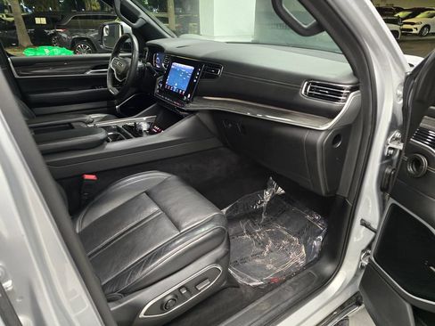 Certified 2022 Jeep Wagoneer Series II AWD/4WD image 36