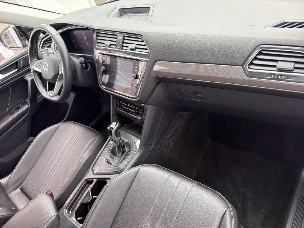 Certified 2023 Volkswagen Tiguan SE FWD image 26