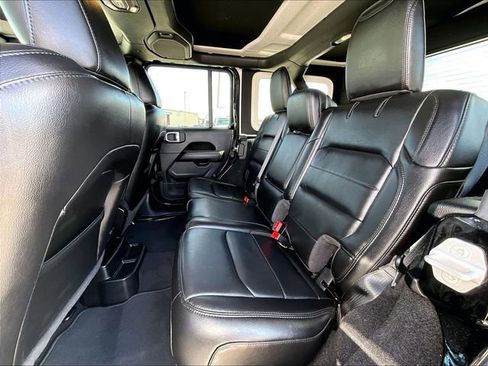 Used 2020 Jeep Wrangler Unlimited Sahara image 15
