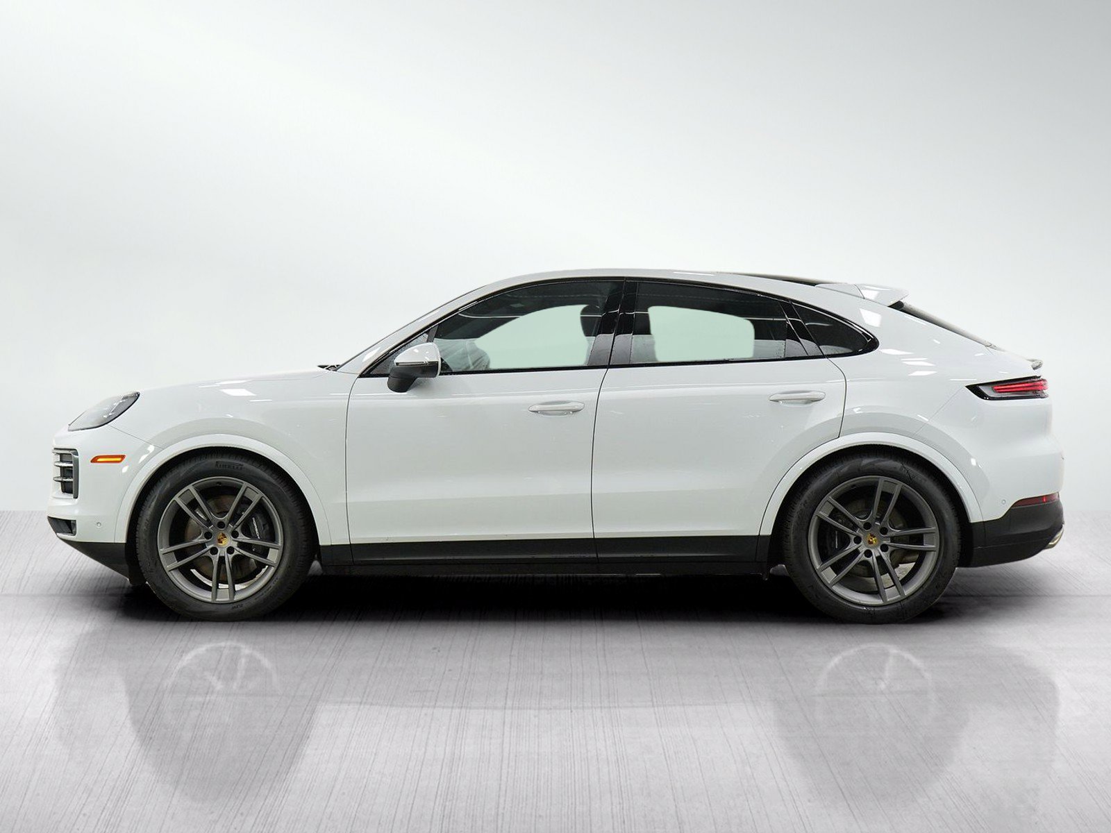 Used 2024 Porsche Cayenne Coupe AWD/4WD image 3
