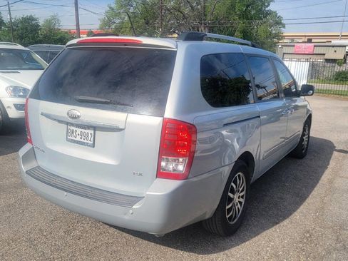 Used 2012 Kia Sedona EX w/ Luxury Pkg image 4