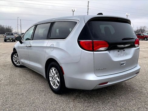 Used 2024 Chrysler Voyager LX image 3