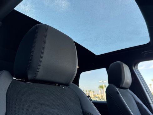 Used 2023 Land Rover Discovery Sport S image 18