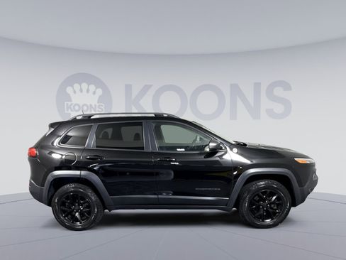 Used 2017 Jeep Cherokee Trailhawk image 8