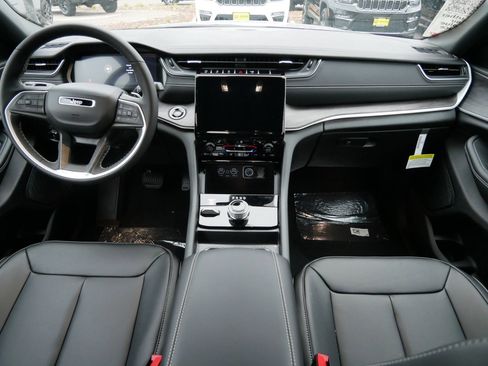 New 2025 Jeep Grand Cherokee Limited image 12