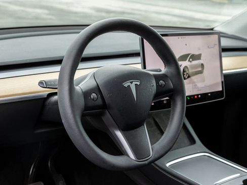 Used 2024 Tesla Model Y Long Range AWD/4WD image 19