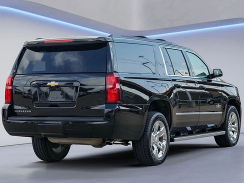 Used 2017 Chevrolet Suburban LT w/ LT Signature Package image 5
