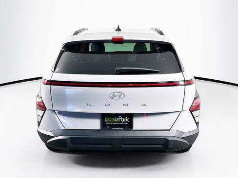 Used 2025 Hyundai Kona SEL FWD image 7