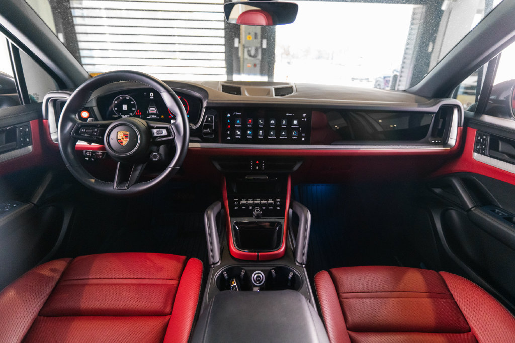 Certified 2025 Porsche Cayenne AWD/4WD image 14