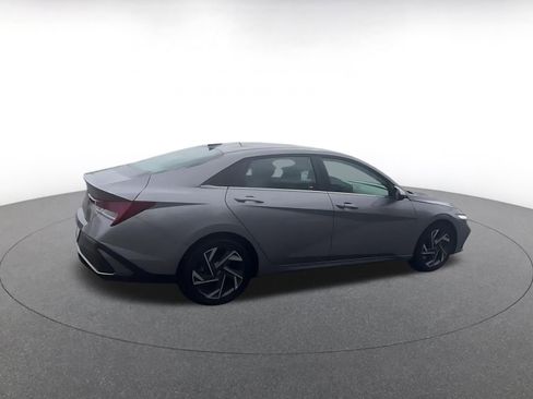 Used 2025 Hyundai Elantra SEL FWD image 15