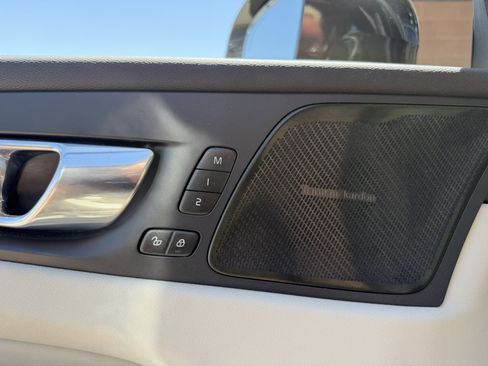 Used 2022 Volvo XC60 B5 Inscription w/ Advanced Package image 33