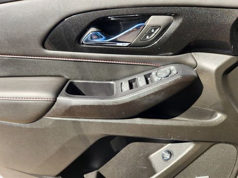 Used 2022 Chevrolet Traverse RS image 22