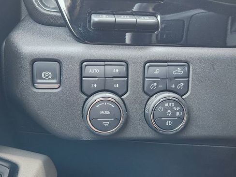 Used 2025 Chevrolet Silverado 2500 ZR2 w/ Technology Package AWD/4WD image 25