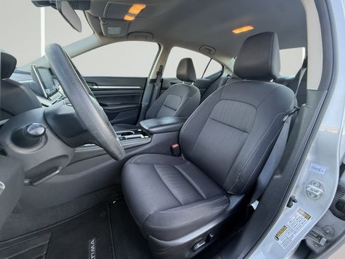 Used 2023 Nissan Altima 2.5 SV image 4