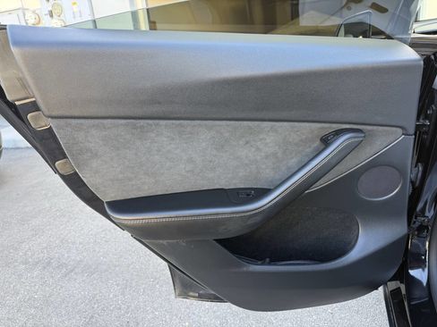 Used 2023 Tesla Model Y Long Range AWD/4WD image 21