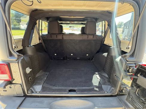 Used 2015 Jeep Wrangler Unlimited Sport w/ Max Tow Package AWD/4WD image 17