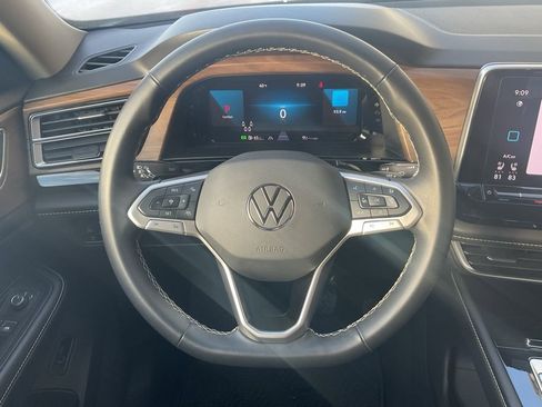 Used 2024 Volkswagen Atlas SE image 11