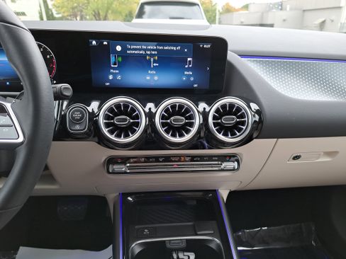 Certified 2025 Mercedes-Benz GLA 250 4MATIC image 22